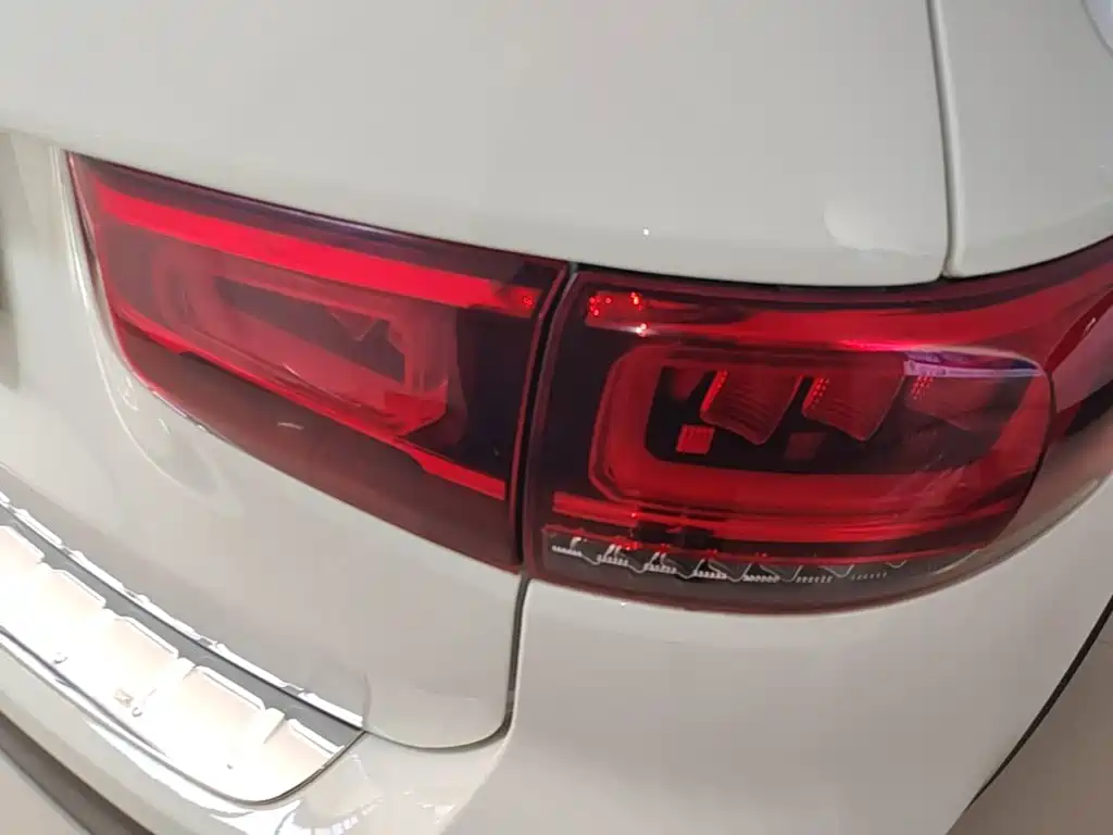 Mercedes-Benz GLB — миниатюра 8