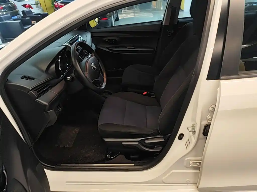 Toyota Yaris L — миниатюра 15