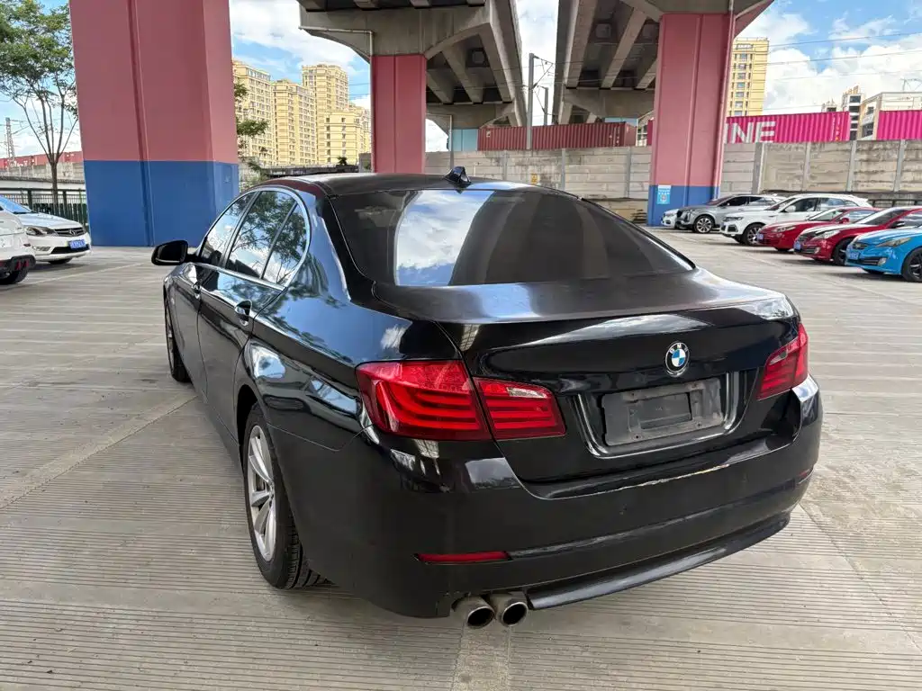 BMW 5 Series — миниатюра 10