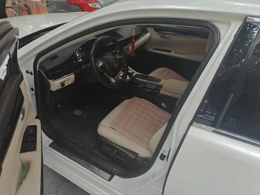 Lexus ES — миниатюра 9