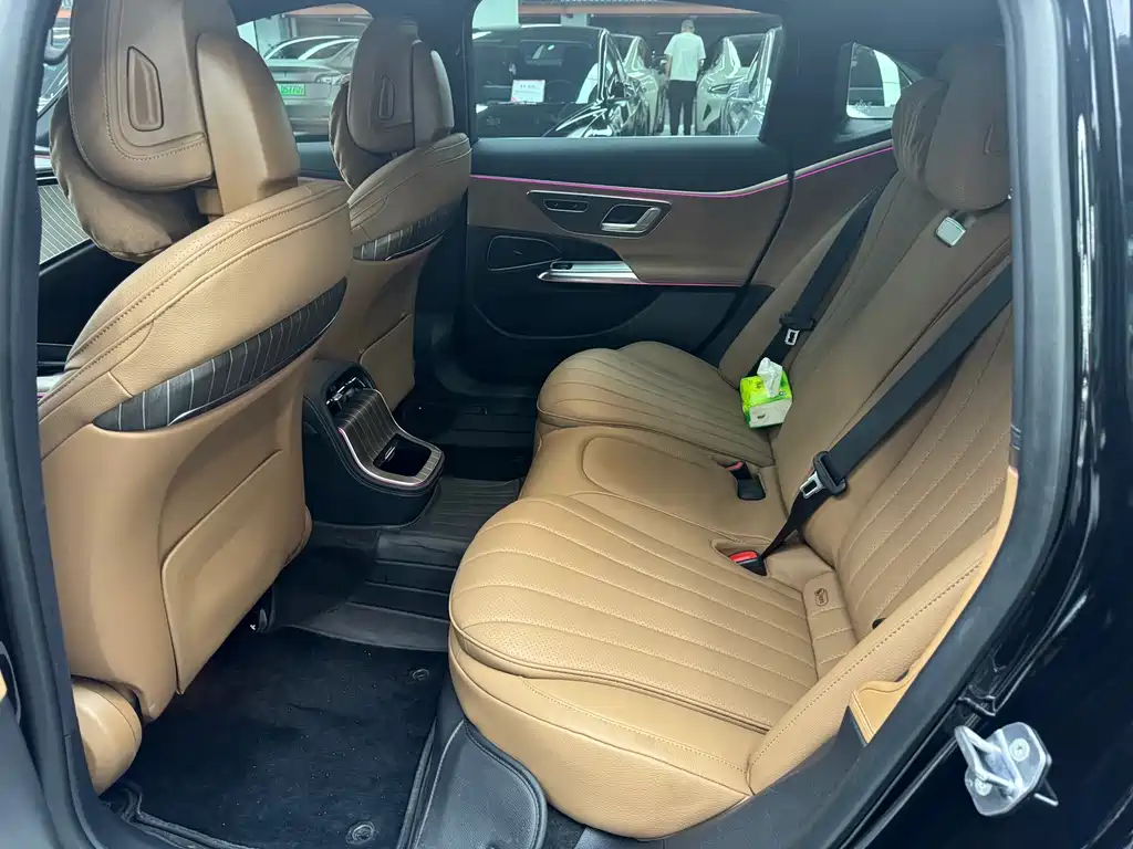 Mercedes-Benz E-Class — миниатюра 7