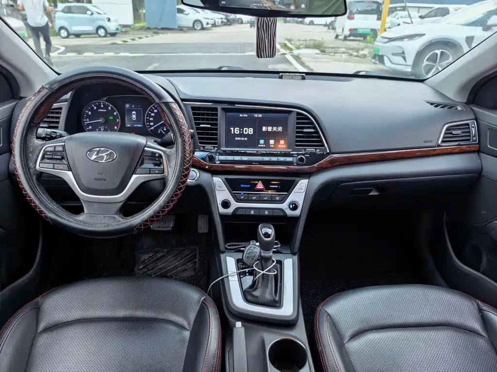 Hyundai Elantra — миниатюра 13
