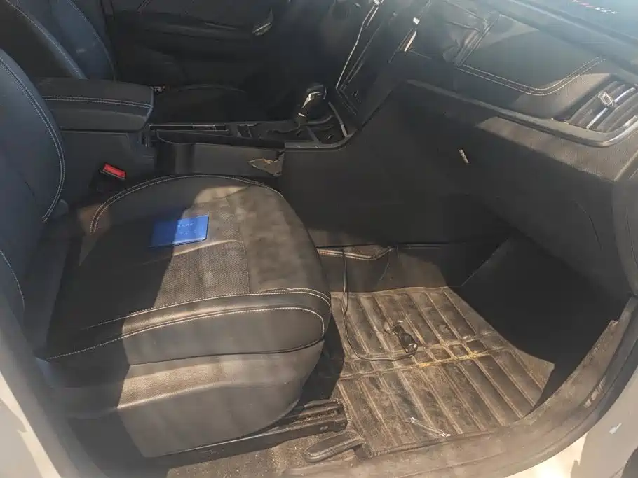 Roewe RX5 — миниатюра 8