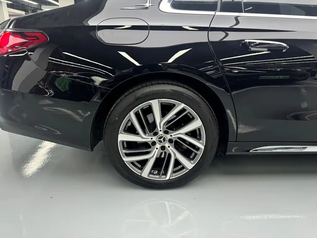 Mercedes-Benz E-Class — миниатюра 16