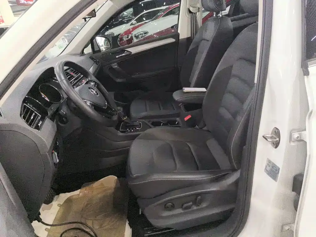 Volkswagen Tiguan L L 2019 330TSI AT Comfort VI