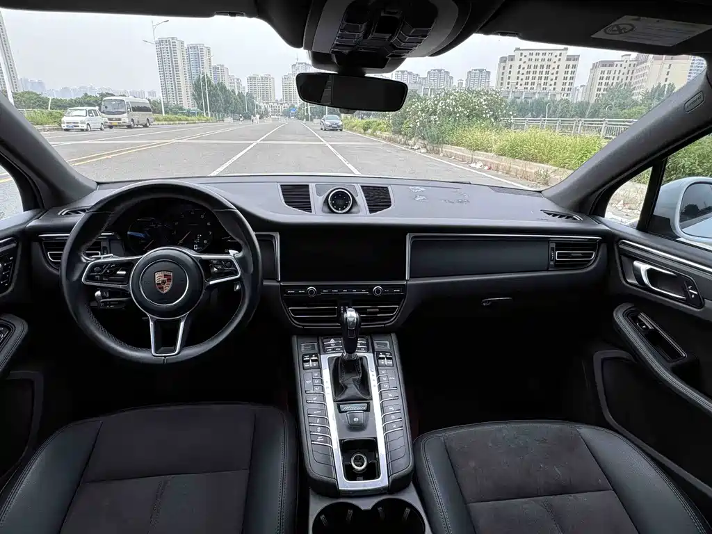 Porsche Macan — миниатюра 10
