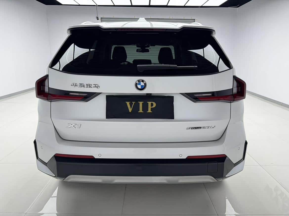 BMW X1 1.5 л 2023 г. Белый, пробег 40000 км