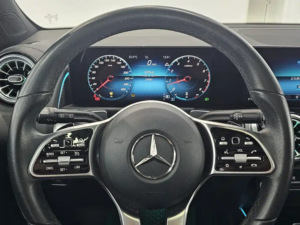 Mercedes-Benz GLB — миниатюра 4