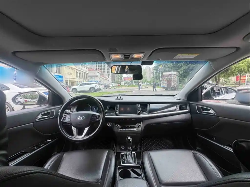 Hyundai Mistra 2017 1.8L AT GLS V