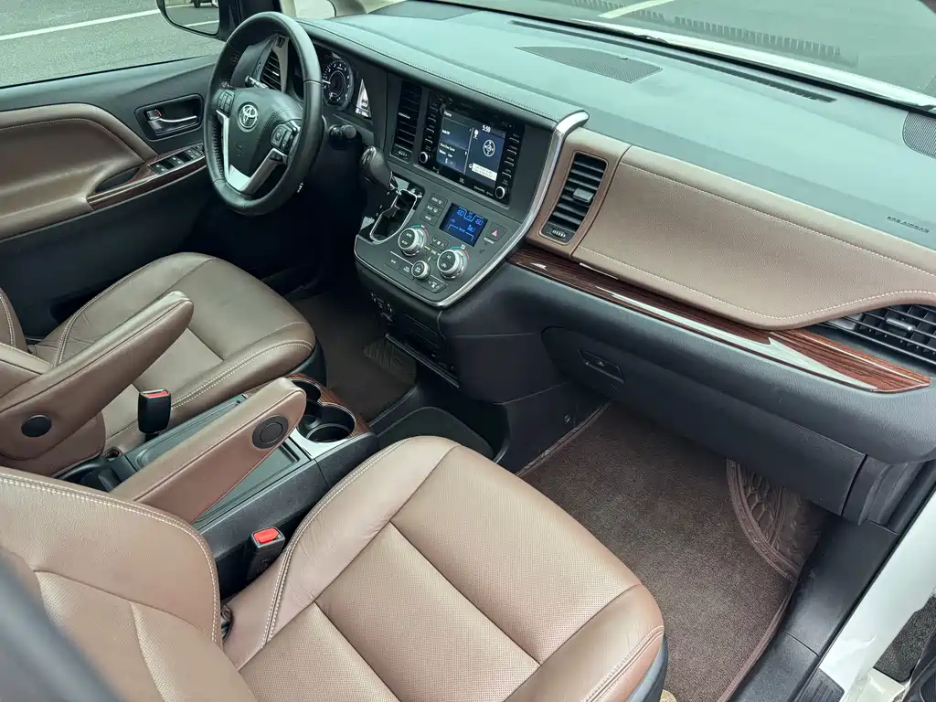 Toyota Sienna — миниатюра 9