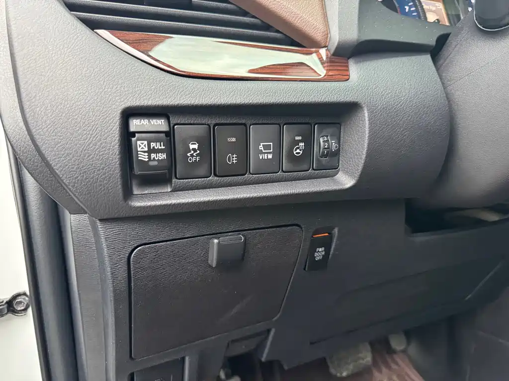 Toyota Sienna — миниатюра 20