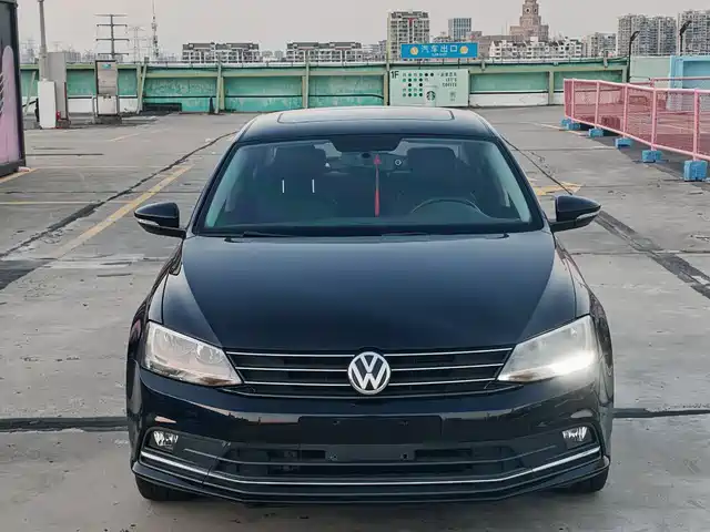 VOLKSWAGEN SAGITAR 2017
