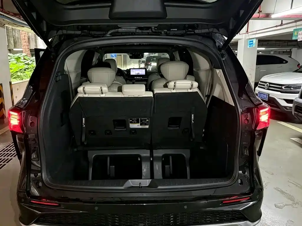 Toyota Granvia — миниатюра 8