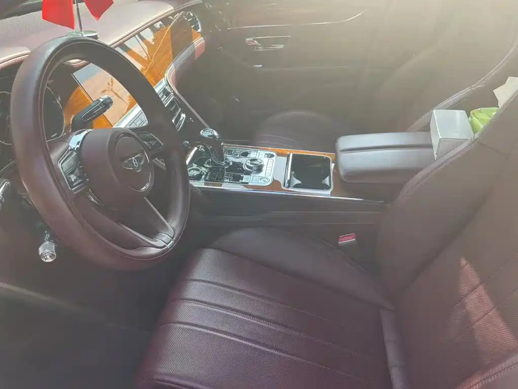 Bentley Flying Spur — миниатюра 7