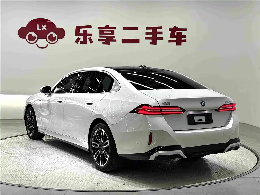 BMW 5 Series — миниатюра 3