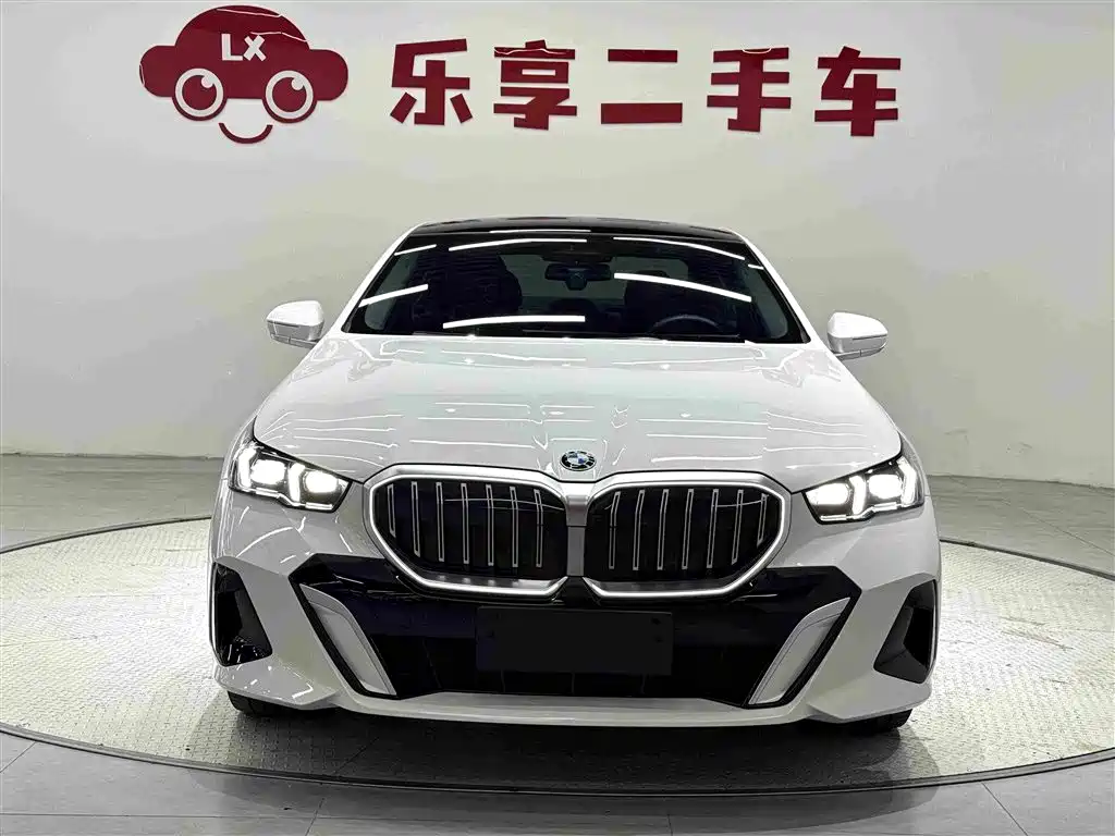 BMW 5 Series — миниатюра 8