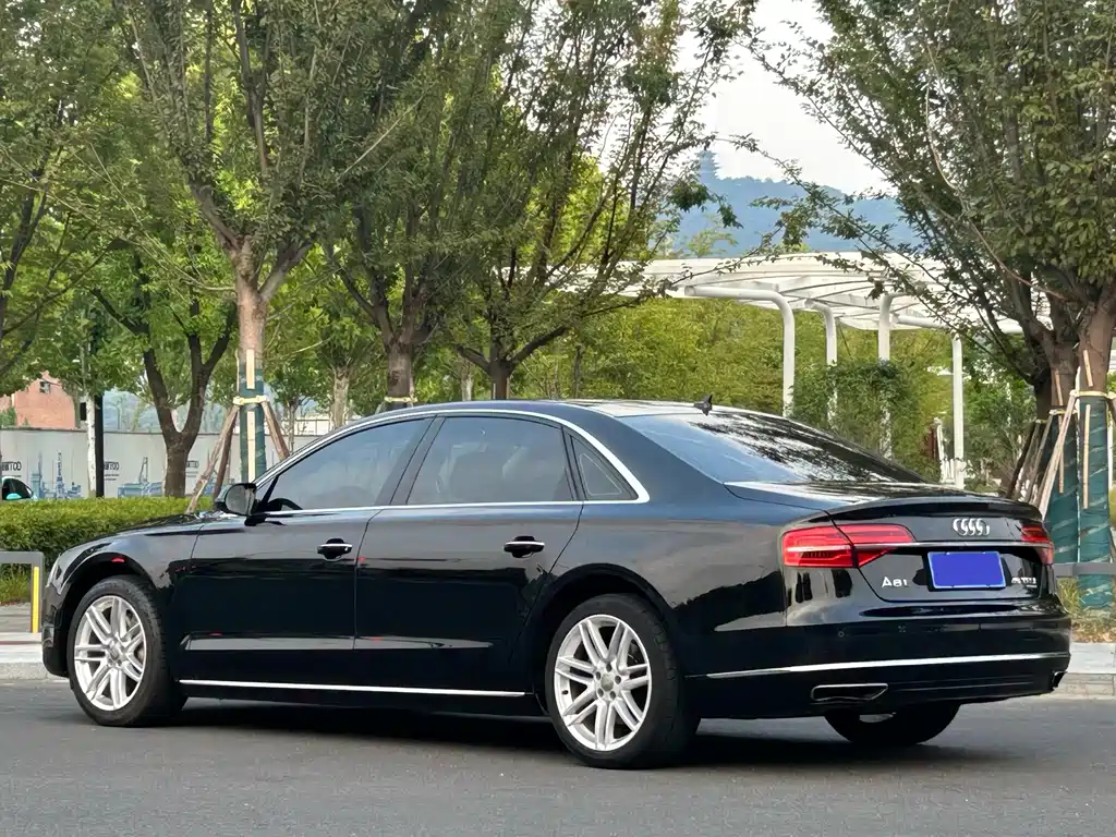 AUDI A8