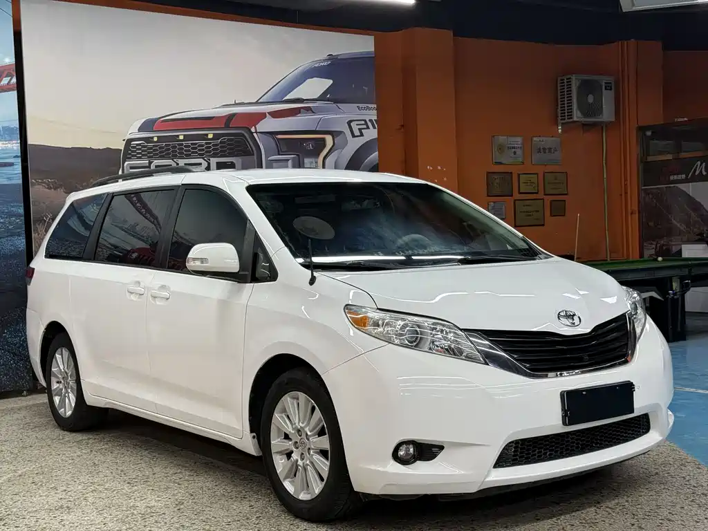 Toyota Sienna 2013 3.5L AT