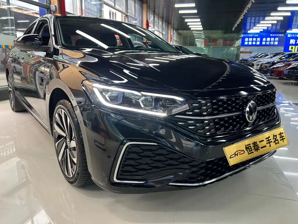 Volkswagen Passat 2022 330TSI Luxury