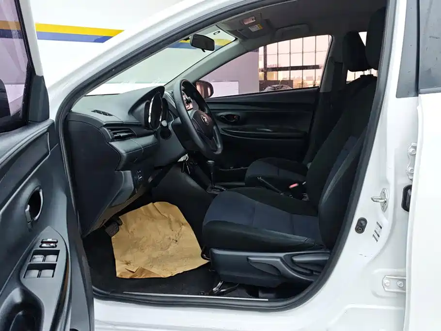 Toyota Yaris L — миниатюра 9