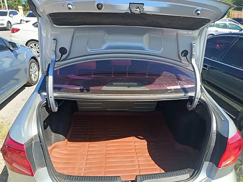 Volkswagen Jetta — миниатюра 19