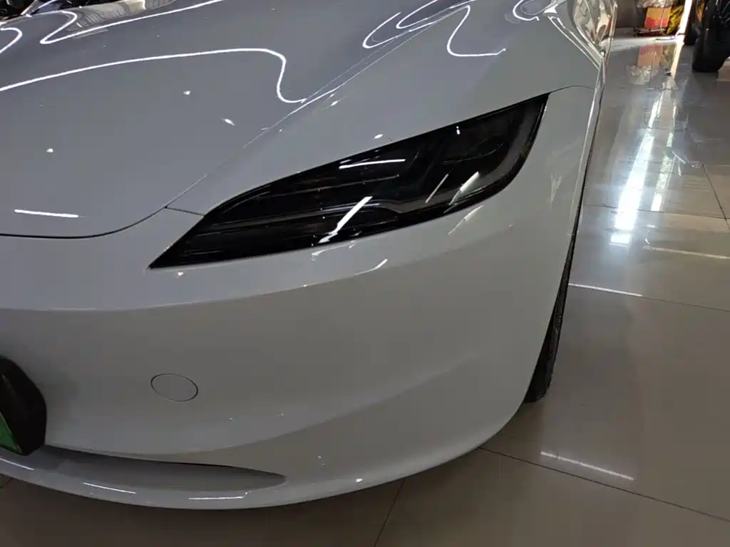 Tesla Model 3 — миниатюра 24