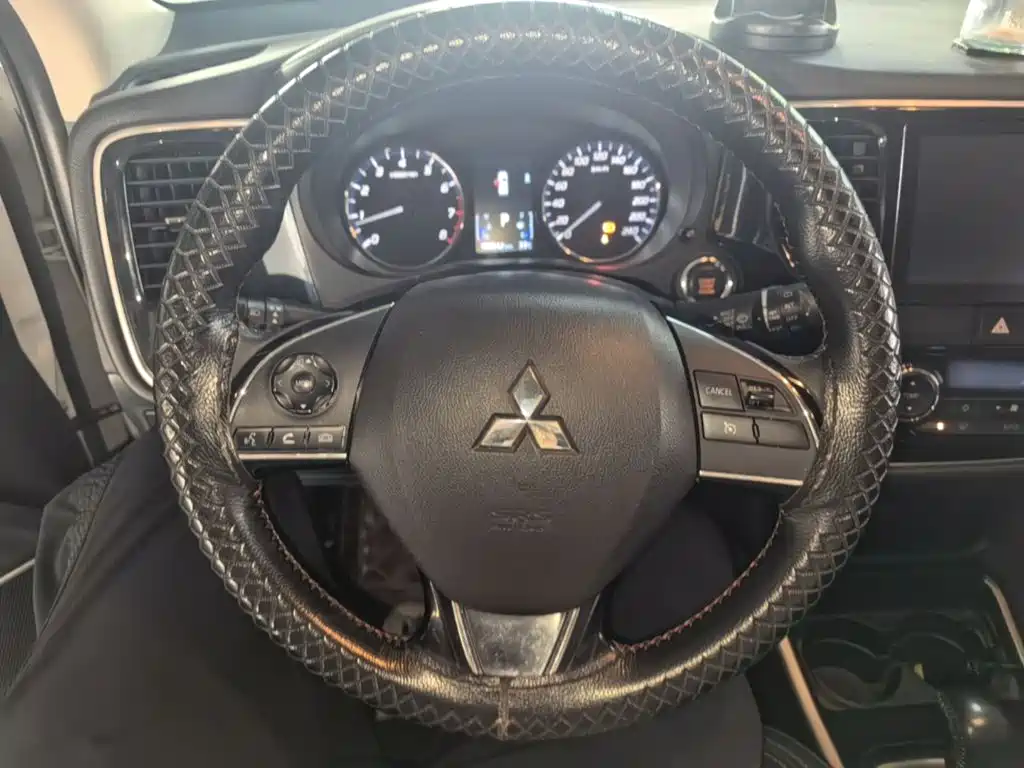 Mitsubishi Outlander — миниатюра 11