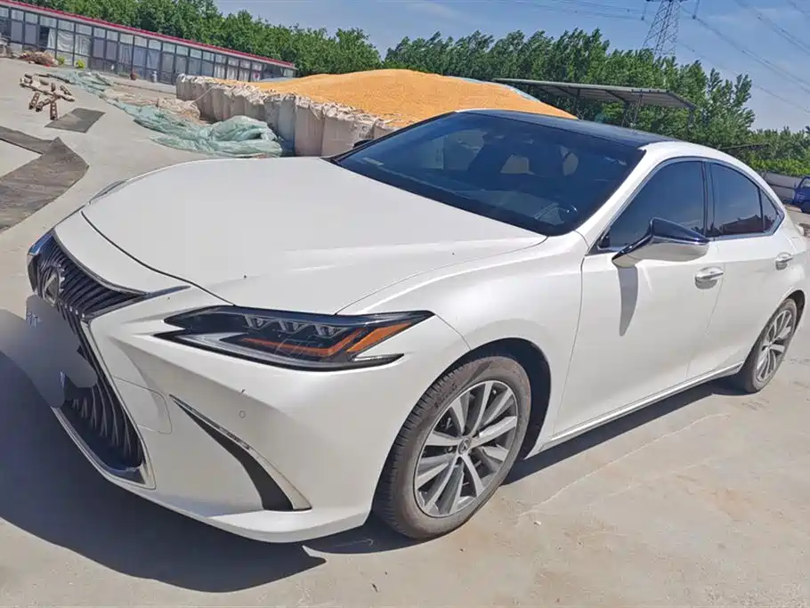 Lexus ES 2019