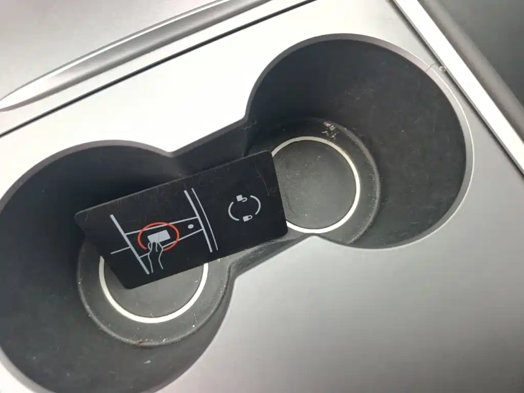 Tesla Model Y — миниатюра 9