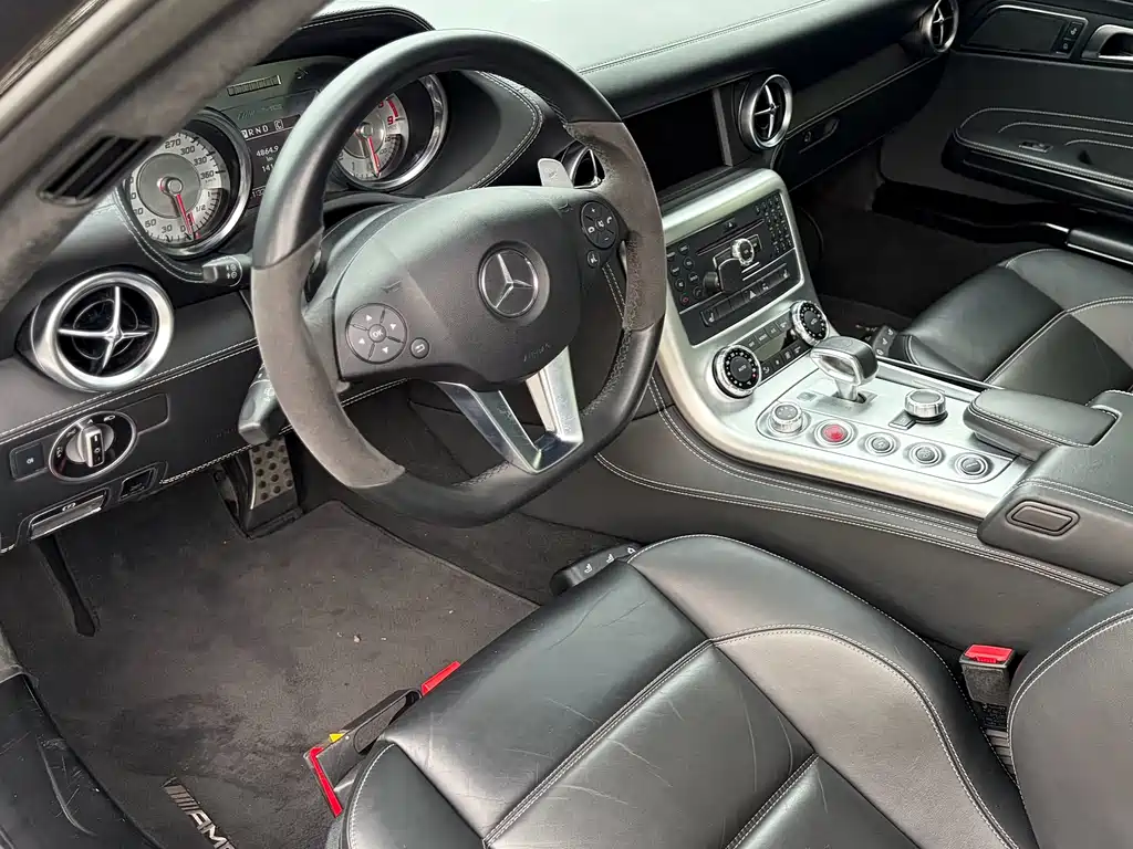 Mercedes-Benz SLS AMG — миниатюра 7