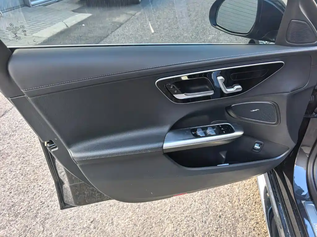Mercedes-Benz C-Class — миниатюра 13
