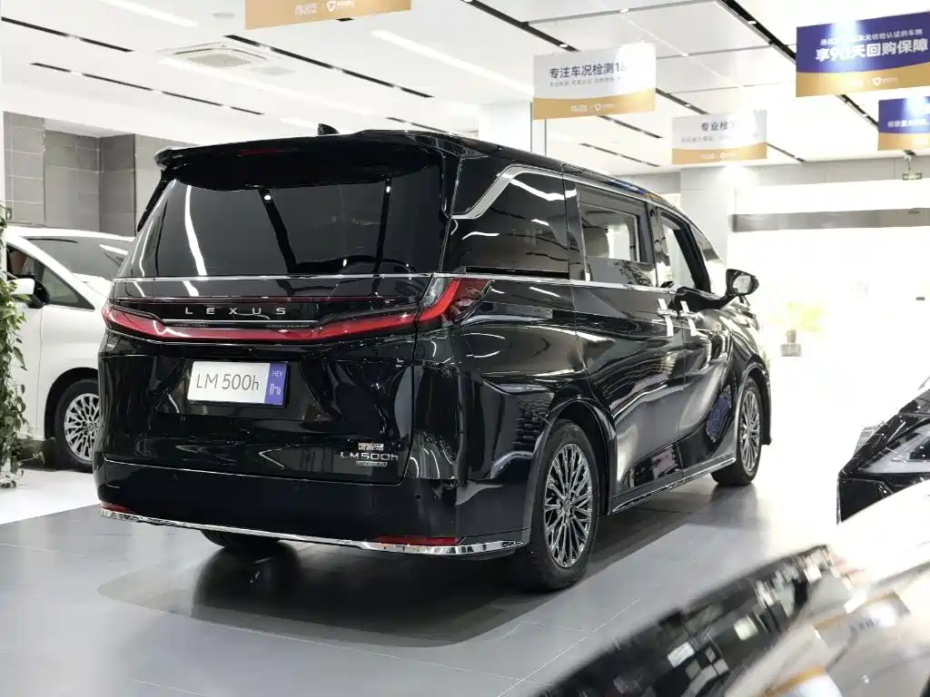 Lexus LM — миниатюра 5