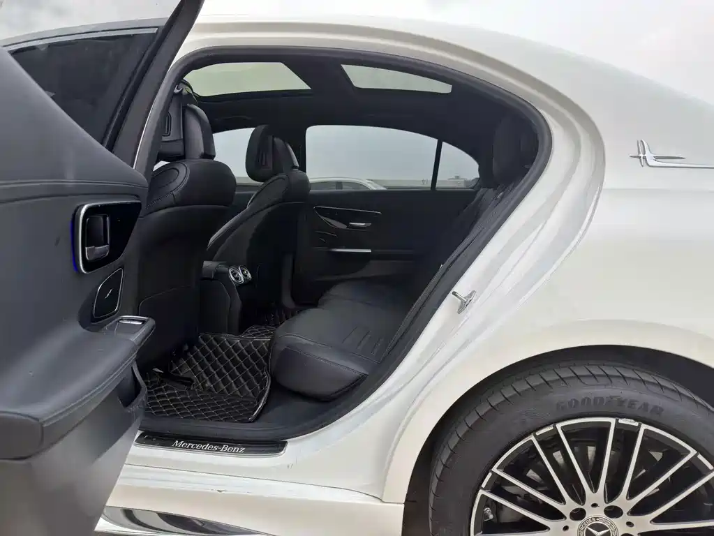 Mercedes-Benz C-Class — миниатюра 8