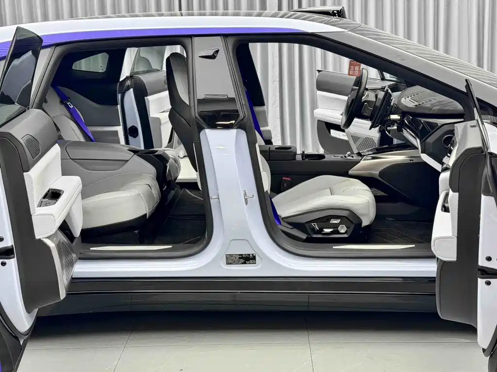 HiPhi HiPhi Z 2023 мест