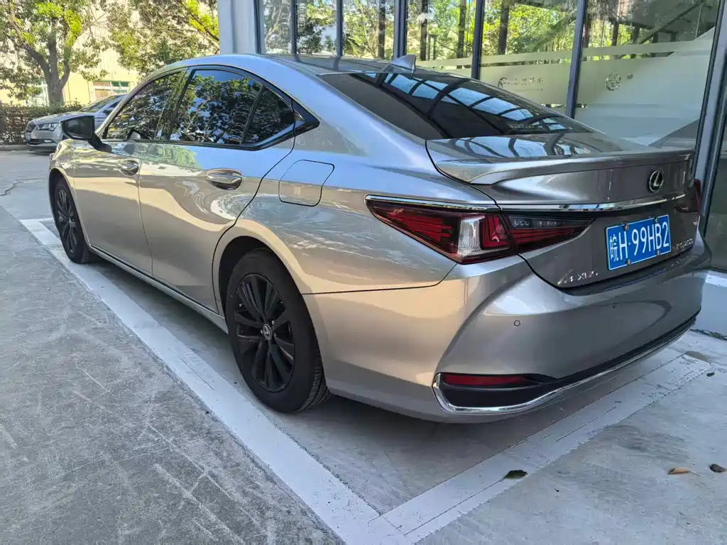 Lexus ES — миниатюра 4