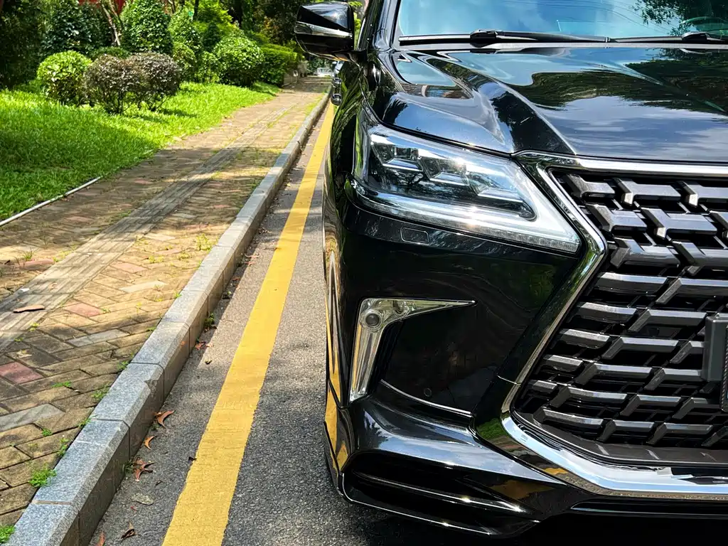 Lexus LX — миниатюра 14