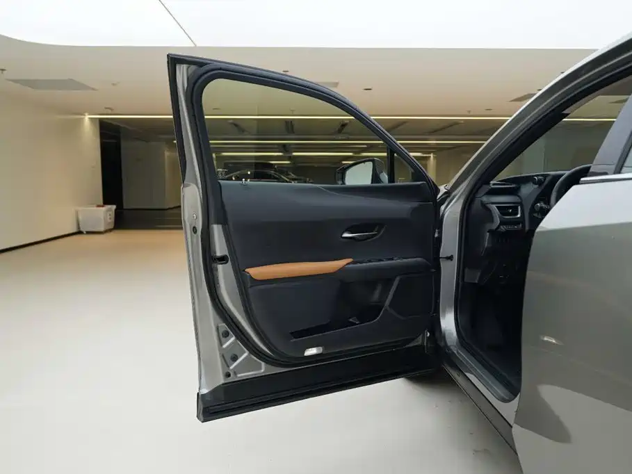 Lexus UX — миниатюра 14