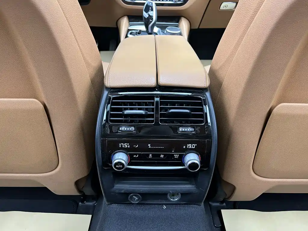 BMW 5 Series — миниатюра 40