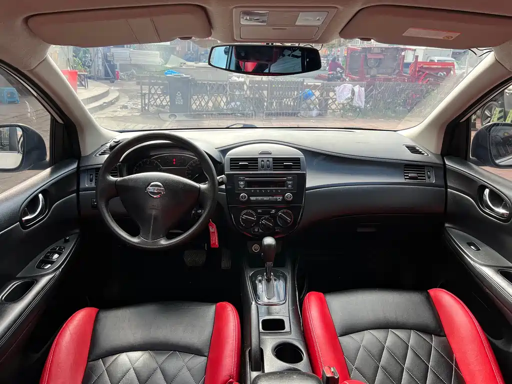 Nissan Tiida — миниатюра 7