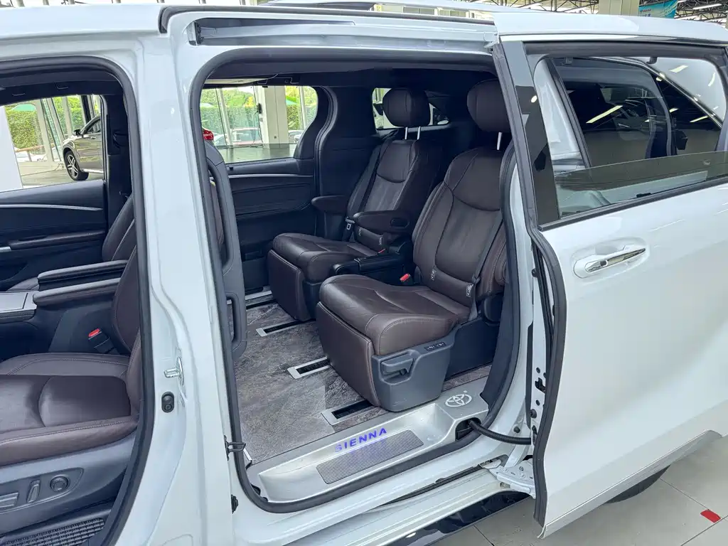 Toyota Sienna — миниатюра 8
