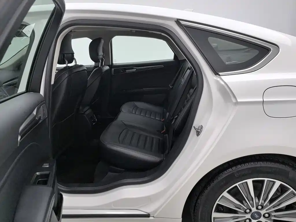 Ford Mondeo — миниатюра 15