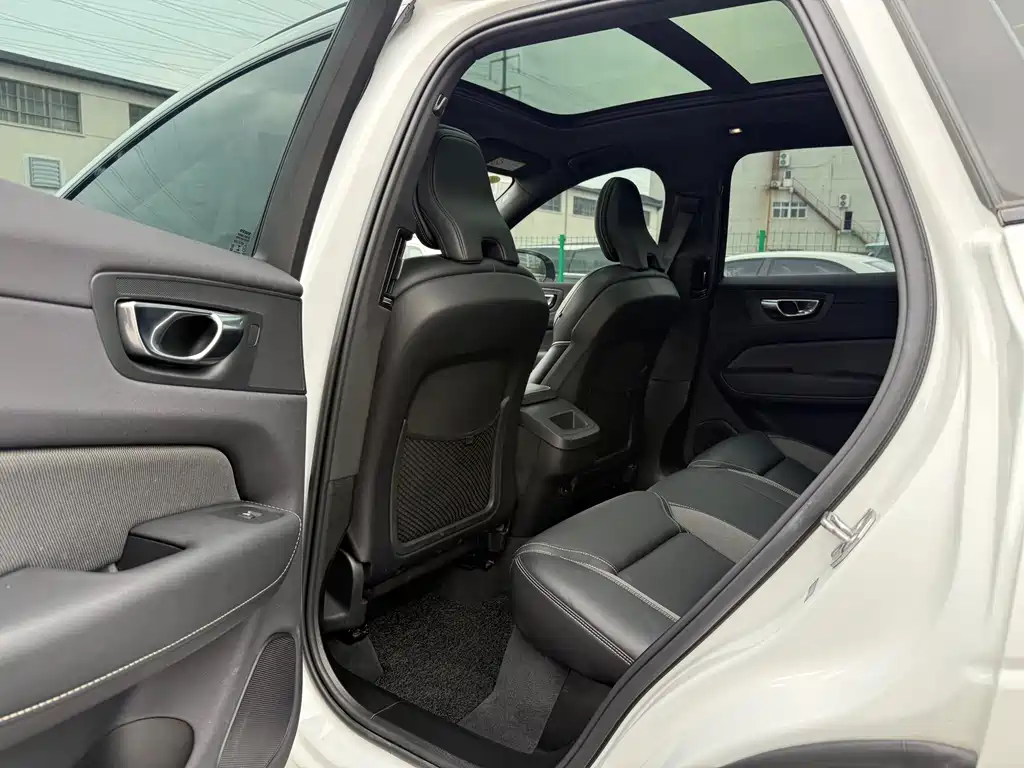 Volvo XC60 2022 B5 Sport