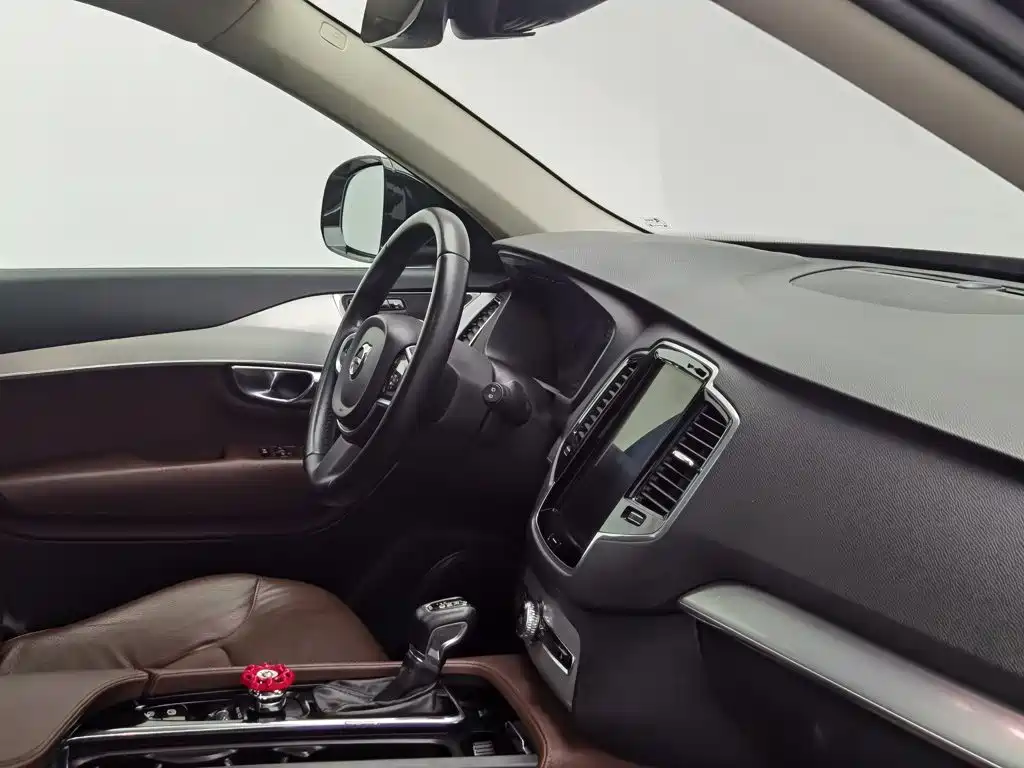 Volvo XC90 — миниатюра 22