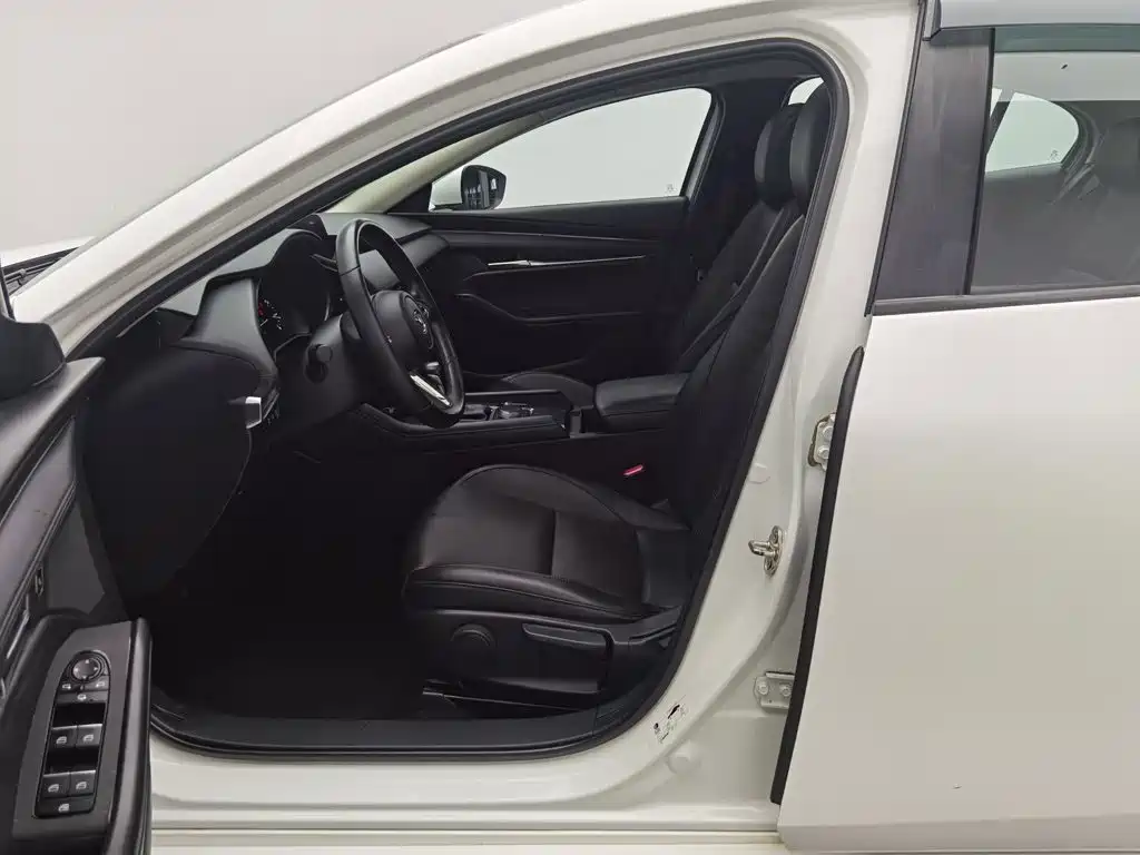 Mazda 3 Axela — миниатюра 10