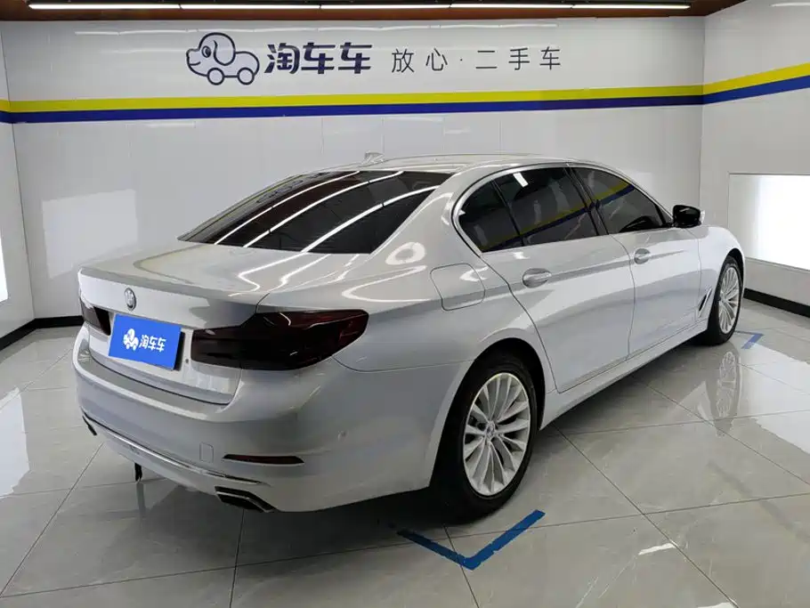 BMW 5 Series — миниатюра 3