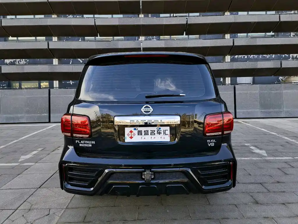 Nissan Patrol 2014 5.6L LE