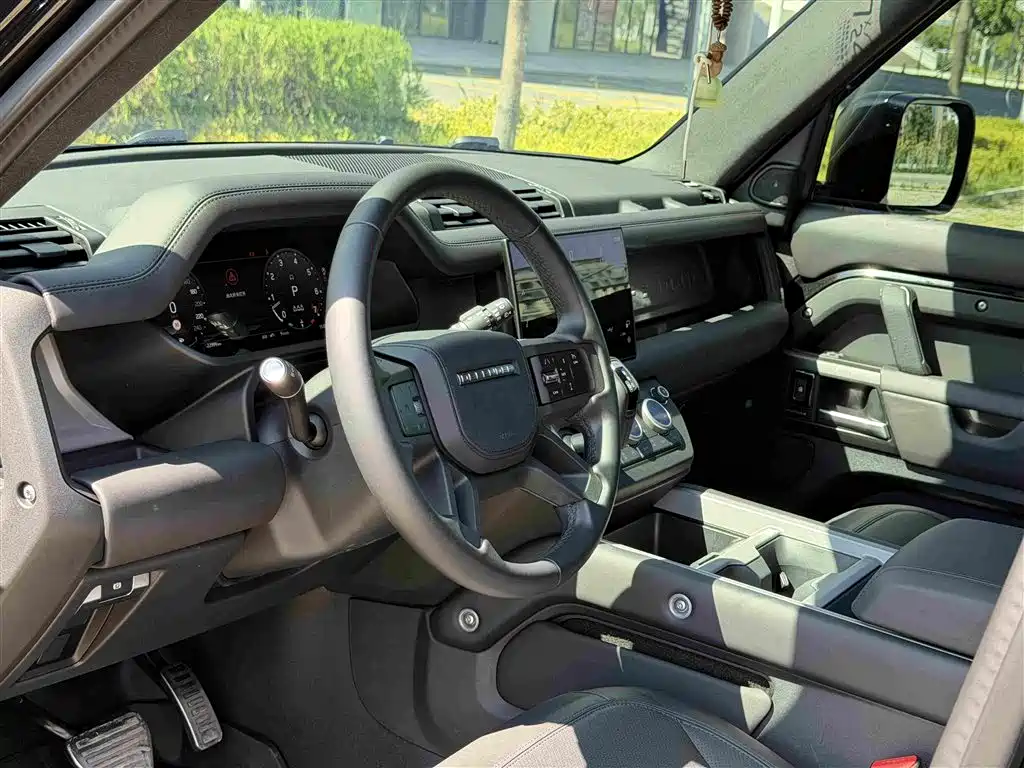 Land Rover Defender — миниатюра 11