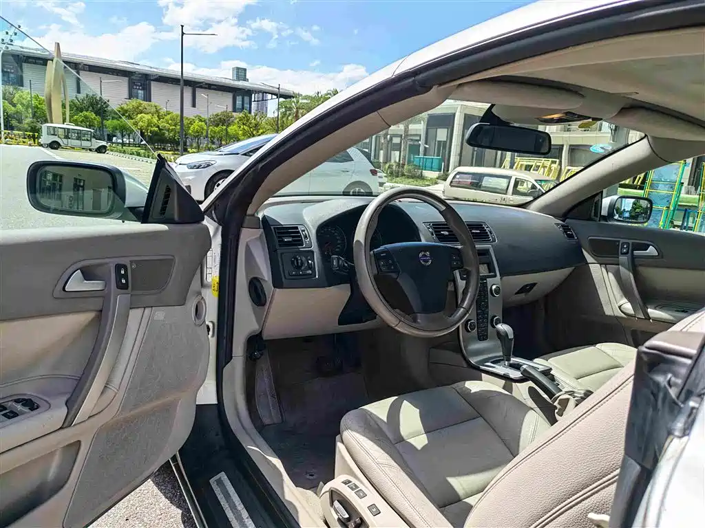 Volvo C70 — миниатюра 8
