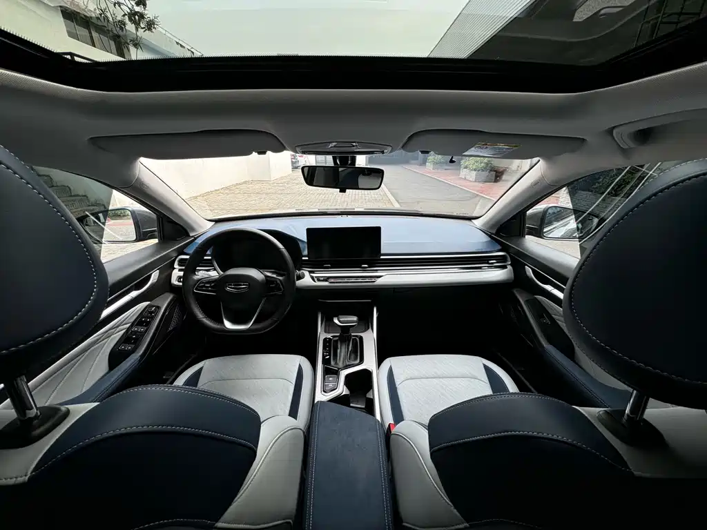 Geely Emgrand 2022 4 1.5L CVT Luxury