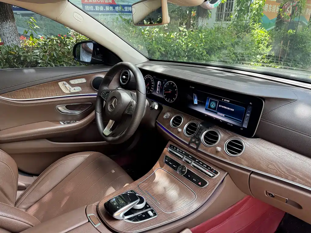 Mercedes-Benz E-Class — миниатюра 15